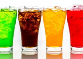 Precios de bebidas no alcohólicas subirían entre 25 % y 50 % por la reforma fiscal