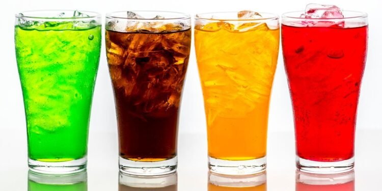 Precios de bebidas no alcohólicas subirían entre 25 % y 50 % por la reforma fiscal