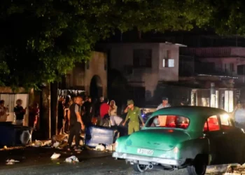 Cuba encara un apagón prolongado, mientras el Gobierno amenaza con socavar las protestas