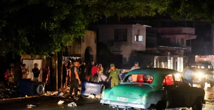 Cuba encara un apagón prolongado, mientras el Gobierno amenaza con socavar las protestas