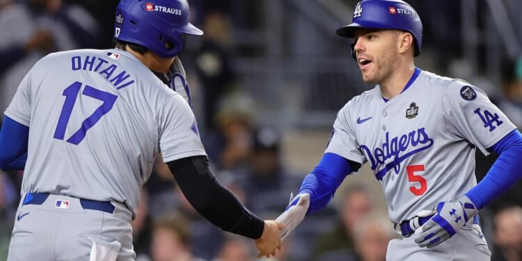 Los Dodgers superan a los Yankees y se acercan a lograr una barrida en la Serie Mundial