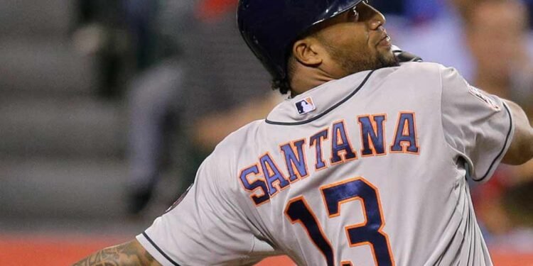 Dominicano Domingo Santana ratifica liderazgo bateo en Japón