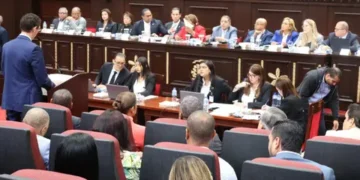 Economistas alertan reforma puede impactar la meta de duplicar el PIB