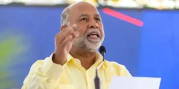 Eduardo Hidalgo encabeza las preferencias de los maestros con más del 64%, según encuesta.