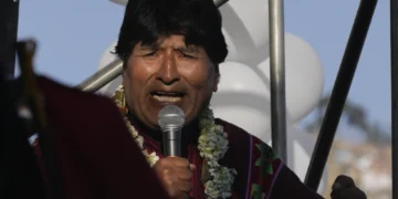 Evo Morales desafía a la justicia y se atrinchera en su feudo cocalero