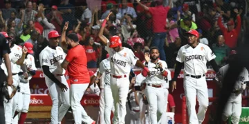 Escogido, Águilas y Estrellas inician el torneo con  victorias