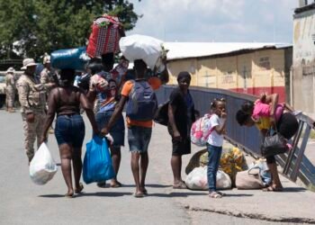 Haitianos comienzan a salir de manera voluntaria de la República Dominicana por detenciones masivas