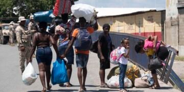 Haitianos comienzan a salir de manera voluntaria de la República Dominicana por detenciones masivas