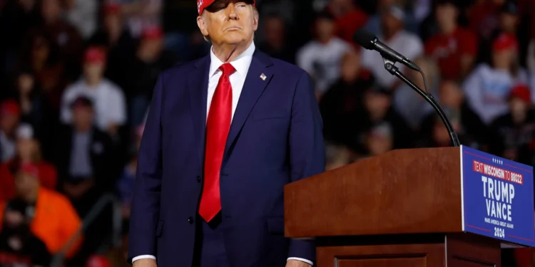Trump pide disponer de aviones y vehículos militares por las amenazas contra su vida