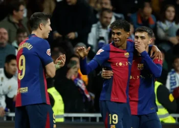 LaLiga denunciará los insultos y gestos racistas a jugadores del Barcelona en el Bernabéu