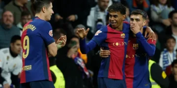 LaLiga denunciará los insultos y gestos racistas a jugadores del Barcelona en el Bernabéu