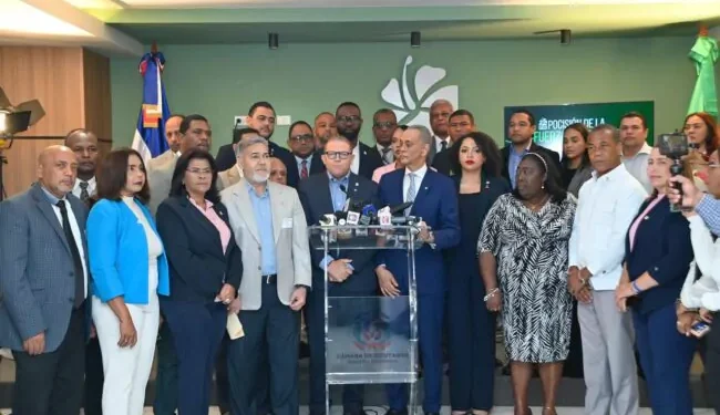 Diputados de la Fuerza del Pueblo acusan al gobierno de entreguista al intentar ceder espacio marítimo a Países Bajos