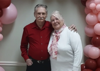 Hallan a abuelos abrazados después de que un árbol los mató en su casa