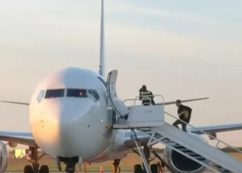 EEUU fleta segundo vuelo este año para deportar a chinos sin residencia