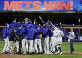 ¡Todos a bordo! Mets y Yankees están a 2 paradas de la primera Serie del Metro en 24 años
