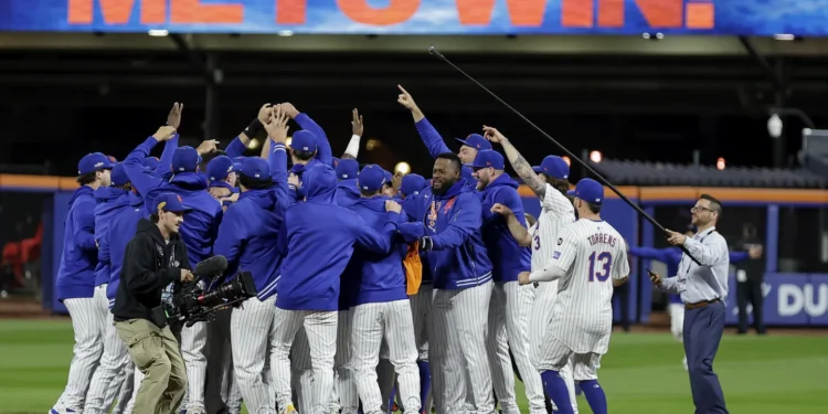 ¡Todos a bordo! Mets y Yankees están a 2 paradas de la primera Serie del Metro en 24 años