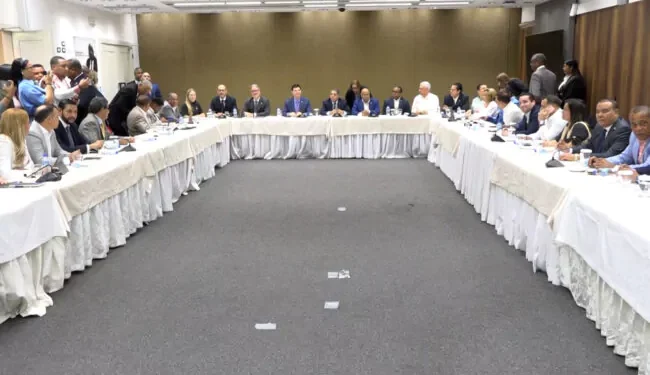 Diputados de oposición acusan al gobierno de falta de planificación y visión política al someter reforma fiscal