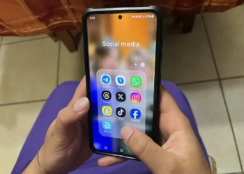 La generación Z cree que las redes sociales en lugar de unir, distancian