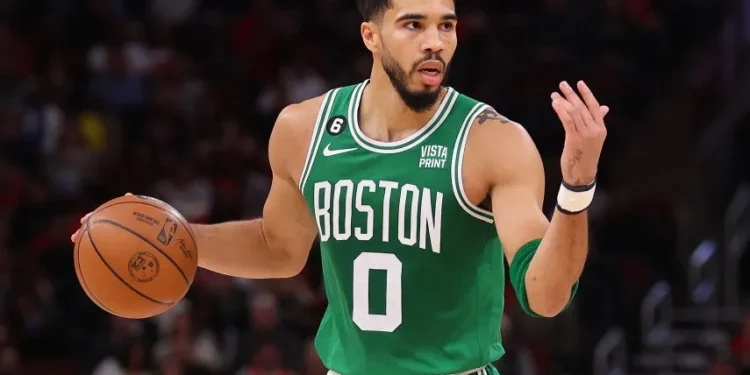 Tatum impone poderío con 37 puntos y 10 rebotes triunfo Celtics