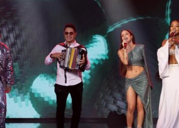 Artistas consagrados y jóvenes estrellas celebran los Grammy Latinos en Miami