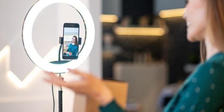 El 62 % de los influencers no verifican sistemáticamente antes de compartir, alerta Unesco