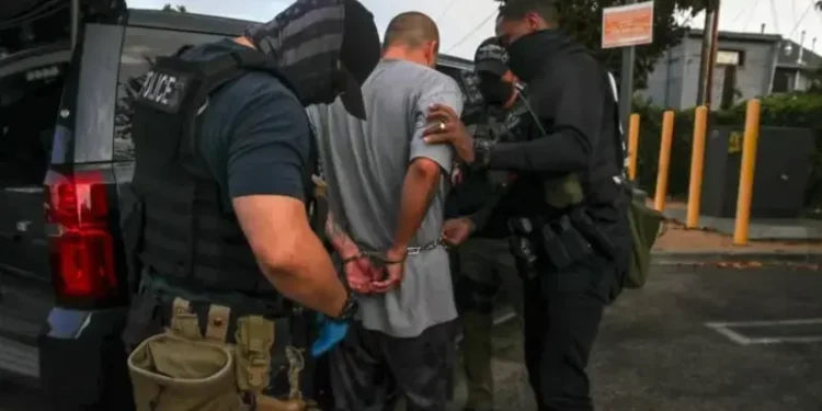 ¿Realmente podría Trump deportar a un millón de migrantes indocumentados tal y como propone?