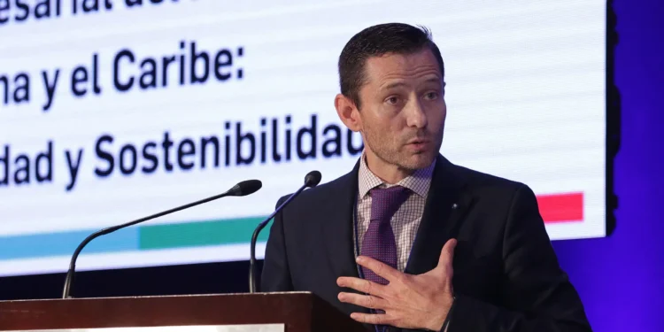 La OIE advierte sobre la relación entre regímenes autoritarios y migración