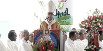 Obispo de Santiago propone al presidente Luis Abinader crear el Ministerio de la Familia