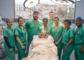 «Estoy empezando a vivir de nuevo”, dice primer paciente intervenido de Parkinson en el HOMS de Santiago
