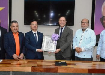 Delegación de Vietnam en visita al PLD