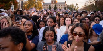 El 54 % de los votantes de Harris quiere cambiar de estado o irse del país