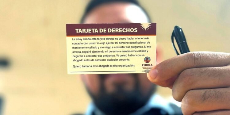 Tarjeta de derechos, una estrategia para enfrentar las deportaciones masivas de Trump
