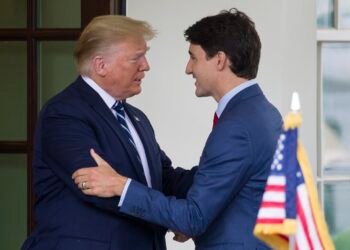 Trudeau vuela Florida para hablar con Trump sobre arancel Canadá
