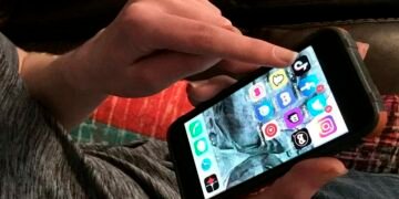 Australia aprueba la primera ley del mundo que prohíbe el acceso a redes sociales a menores de 16 años