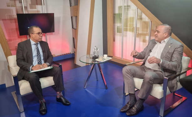 El senador Victoria Yeb dice: «hay muchos funcionarios traviesos, van a caer y yo no iré a verlos a Najayo»