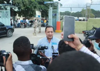 Abel Martínez apoya deportaciones de extranjeros con estatus irregular y pide mayor control en la frontera