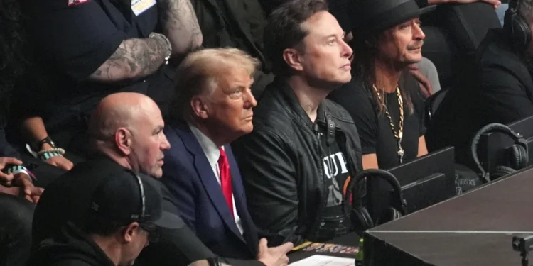 Trump asiste a pelea de campeonato de UFC en Nueva York, una pausa en selección de gabinete
