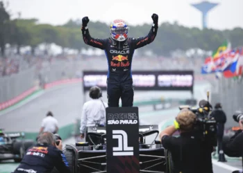 Max Verstappen manda en la lluvia de Interlagos y se aleja de Landon Norris