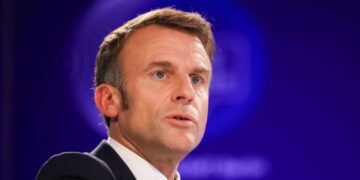 Macron acusa a los haitianos de haber destruido a su propio país