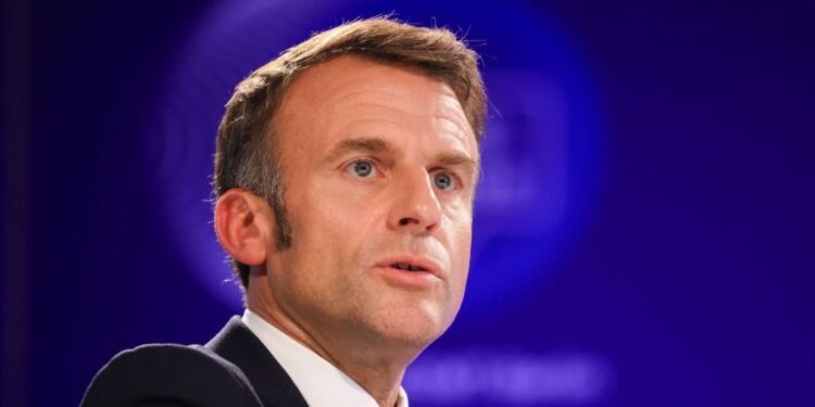 Macron acusa a los haitianos de haber destruido a su propio país