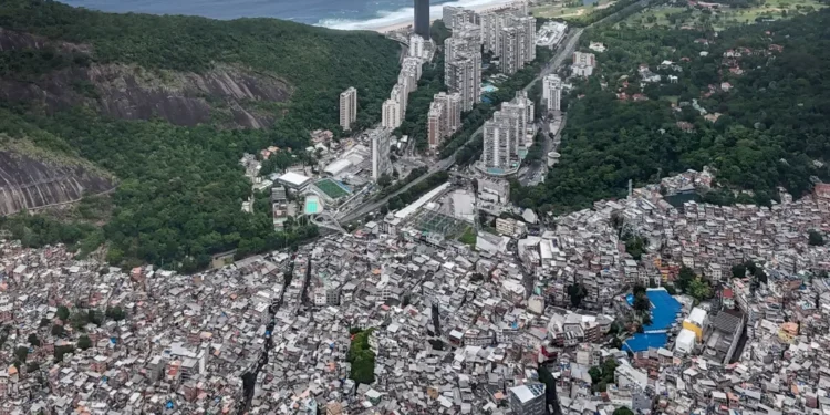 La población en las favelas de Brasil sube 43,4 % en doce años y llega a 16,3 millones