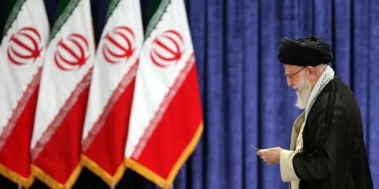 Irán insinúa que podría cambiar su doctrina nuclear para “defenderse”