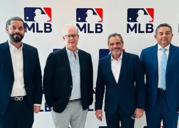 Representantes de MLB y Comisionado de Béisbol se reúnen para fortalecer los registros de academias y dopaje en RD