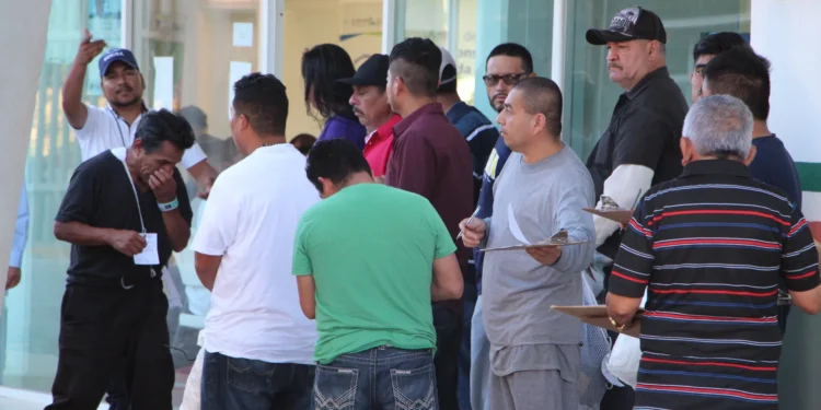 Los mexicanos encabezaron las deportaciones de EE.UU. en octubre, con la mayor cifra en 10 años