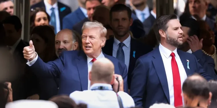 Trump empieza a diseñar sus primeros decretos y su posible equipo en la Casa Blanca