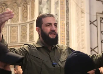 Líder sirio Al Jolani promete disolver facciones rebeldes
