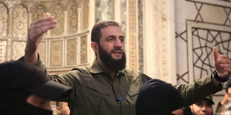 Líder sirio Al Jolani promete disolver facciones rebeldes