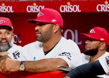 De campeonables a la debacle: el colapso histórico de los Leones del Escogido