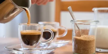 Los ingredientes que un neurólogo recomienda ponerle al café todas las mañanas para cuidar la memoria y el cerebro