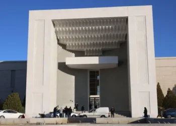 Imágenes de la invasión y el saqueo del palacio presidencial y la residencia particular de Al Assad en Siria